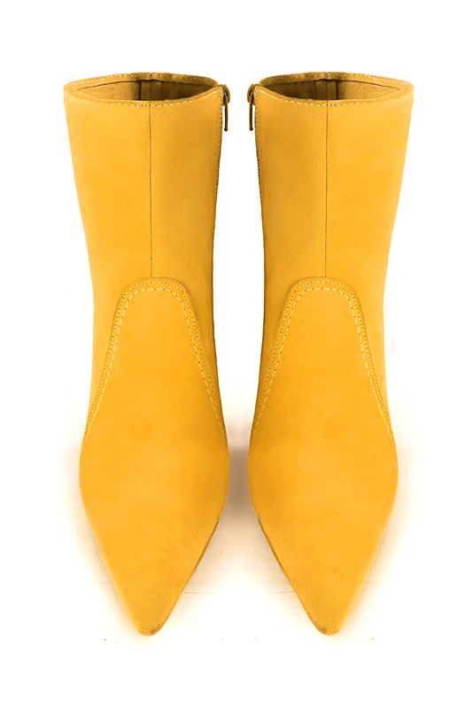 Yellow women's ankle boots with a zip on the inside. Pointed toe. High slim heel. Top view - Florence KOOIJMAN